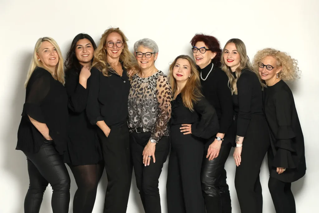 Gruppenfoto des Teams von Overmann Frisuren