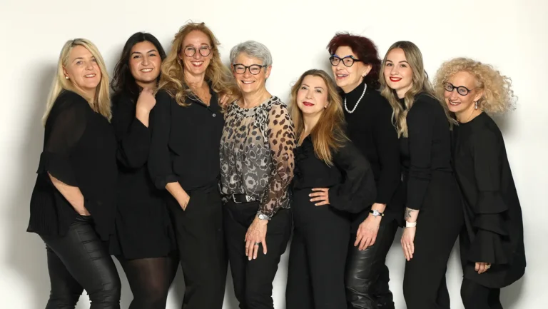 Gruppenfoto des Teams von Overmann Frisuren